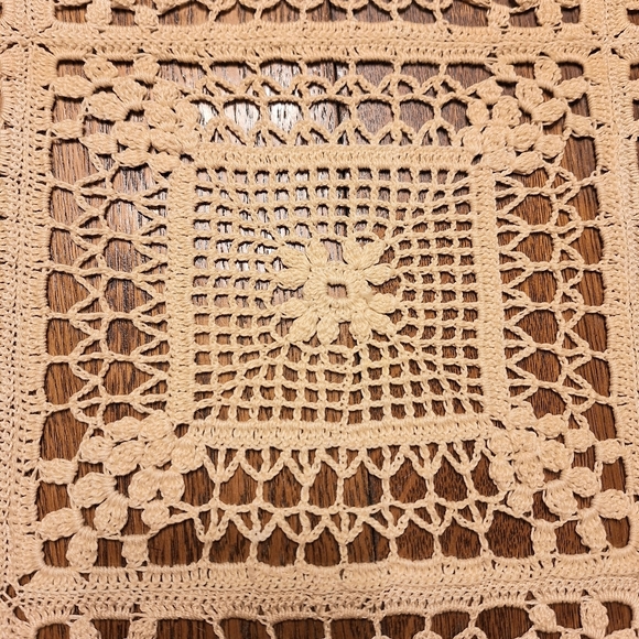 Vintage, Sophisticated Hand Crocheted Tablecloth, 70 Inches X 80 Inches - Picture 4 of 13